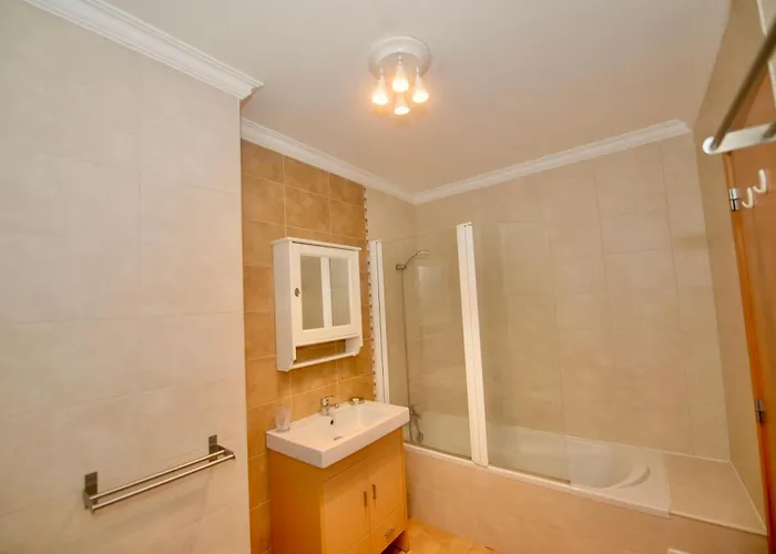 Tide - 3 Bedroom Within Beautiful Complex